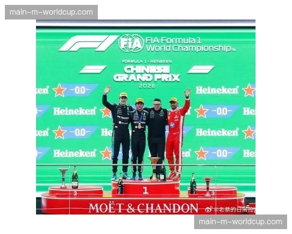 F1中国站正赛：19岁安东内利夺得生涯首冠，创最年轻杆位获得者纪录
